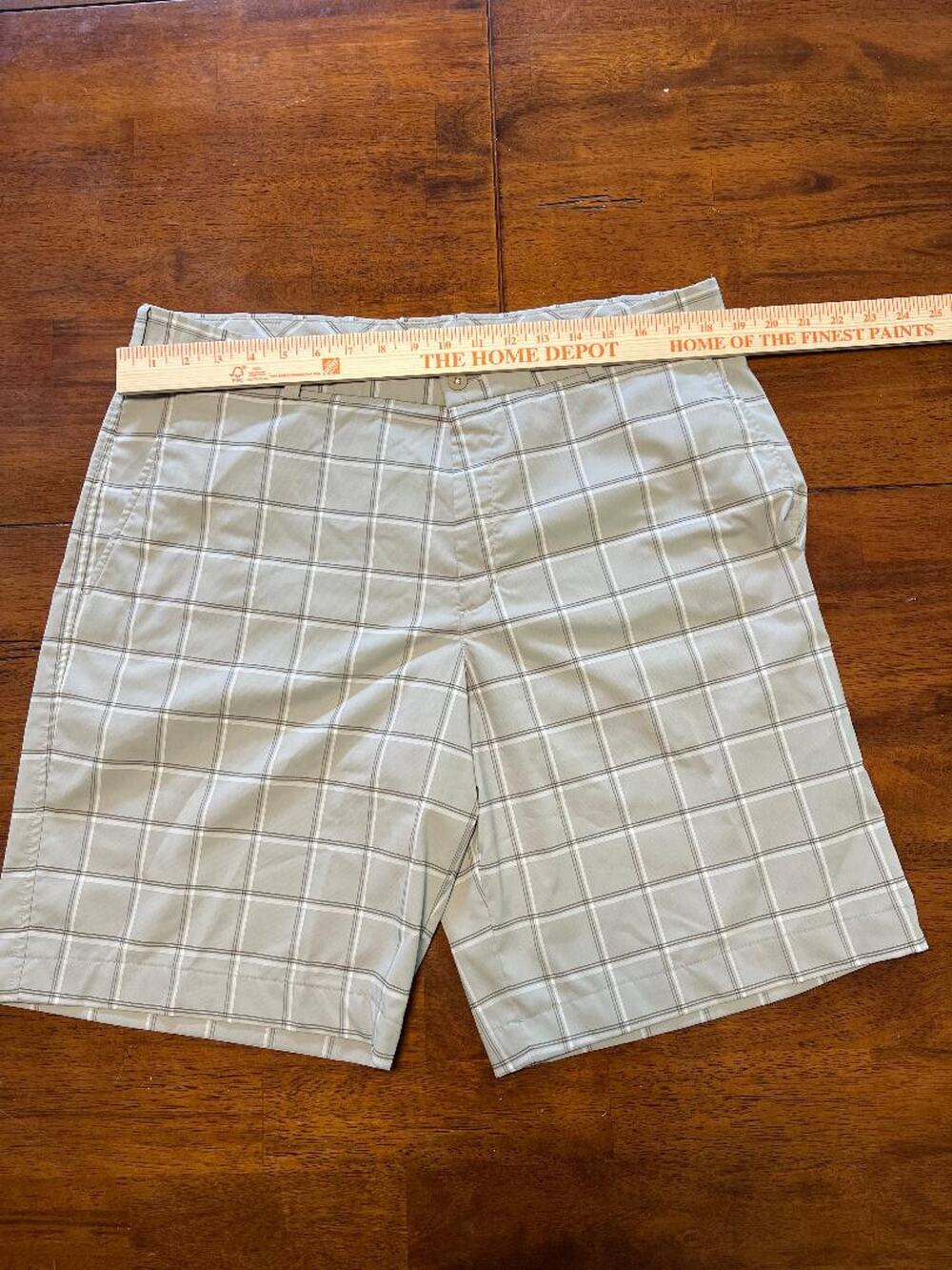 Mens Nike Gray Golf Shorts, Size 36